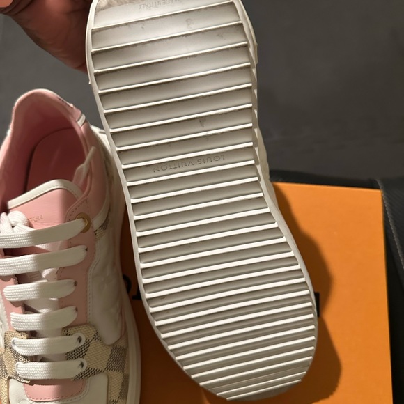Louis Vuitton 💕Timeout Damier embossed sneakers💕 - Picture 8 of 11